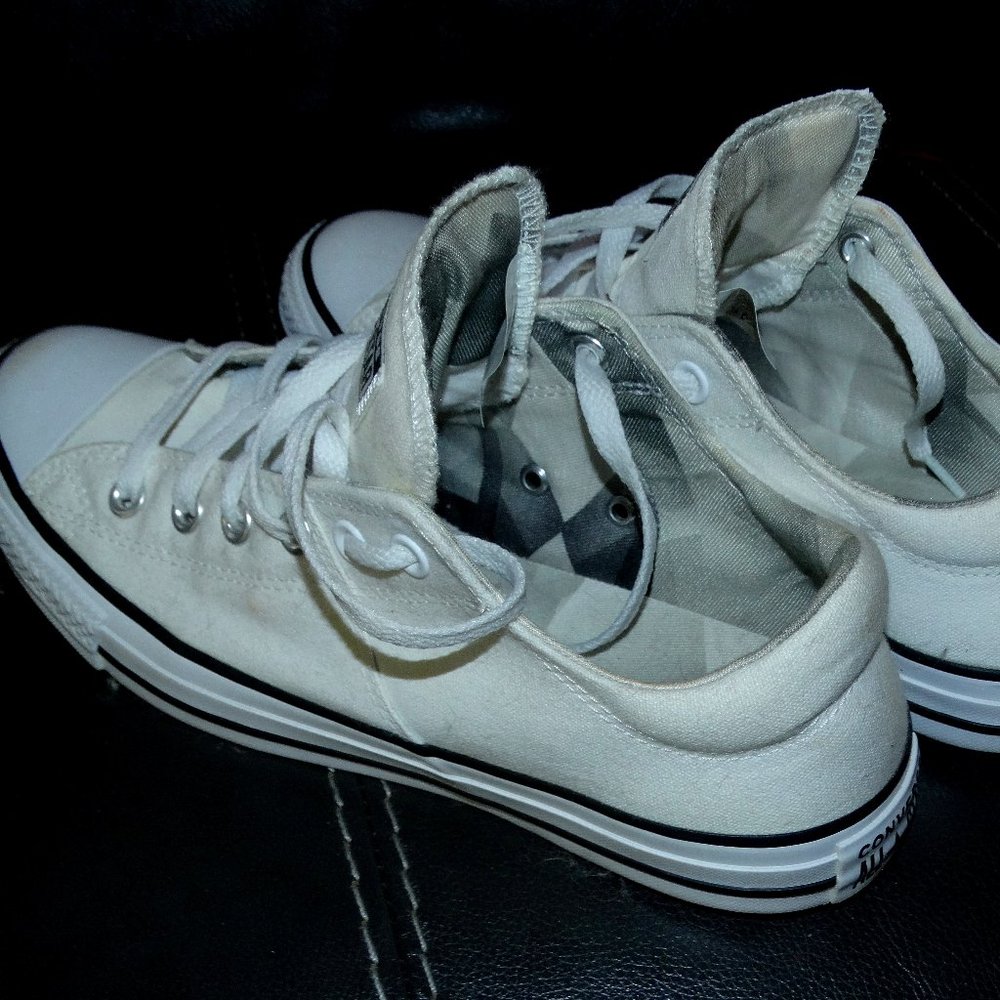Women's White Converse Chuck Taylor Low Tops, Blue Line - Size 10